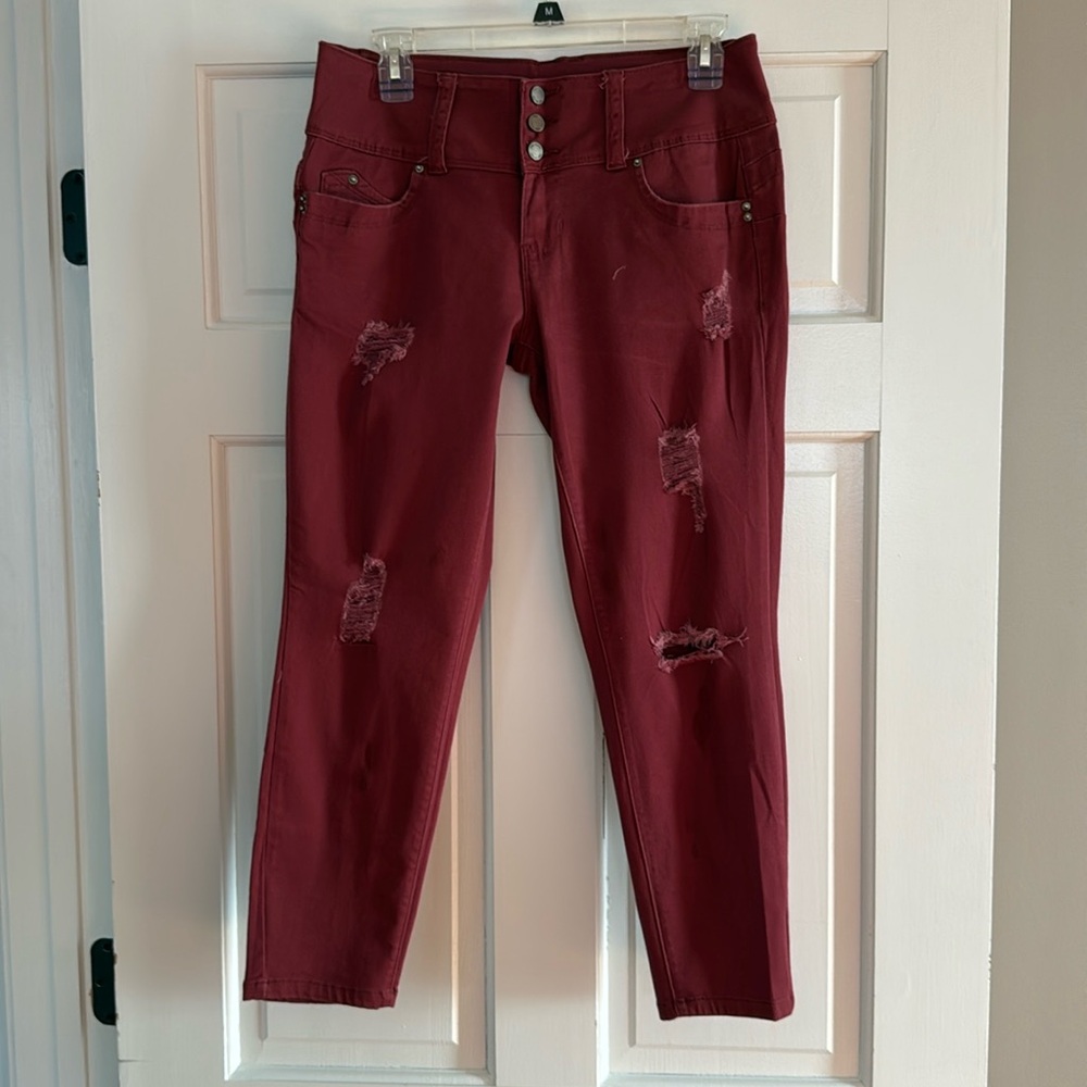 NWOT YMI “WANNA BETTA BUTT” CAPRIS